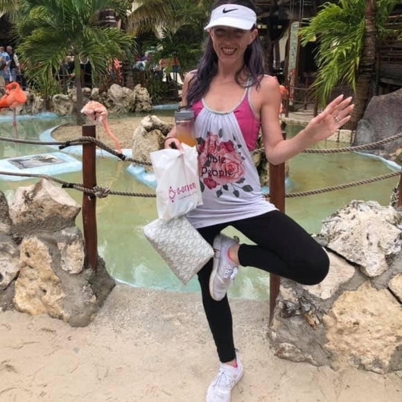 Meet your Posher, April - Picture 6 of 12